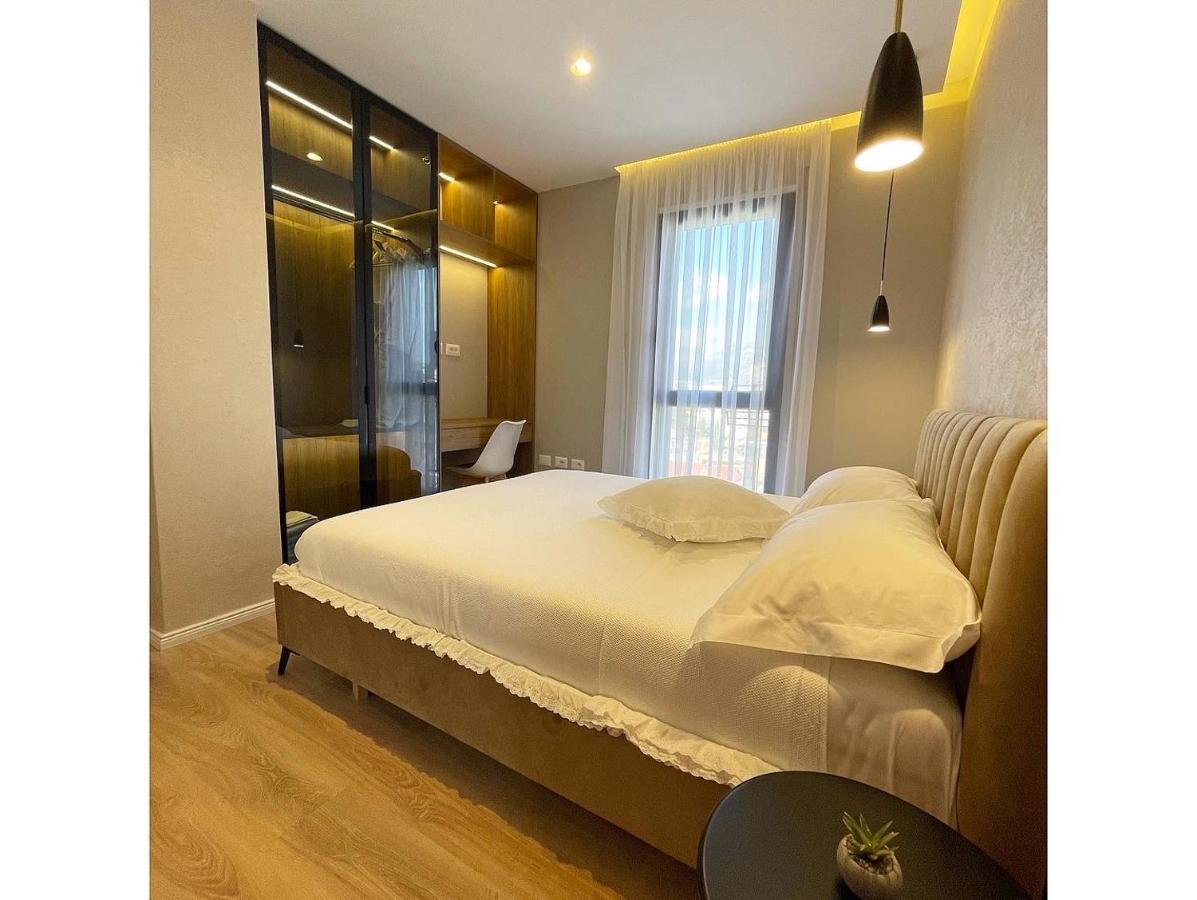 Green Terrace Apartment 5 Tirana Esterno foto